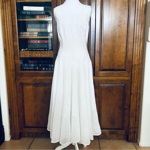 Elegant White Sleeveless Dress Size Small